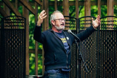 Comedian Robin Ince resigns as presenter of BBC’s The Infinite Monkey Cage