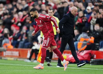 Liverpool: Arne Slot reveals 'easy' Mohamed Salah decision as star back with a bang