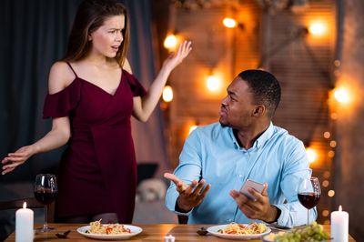 10 Dating Behaviors That Are Disguised as Romance But Aren’t