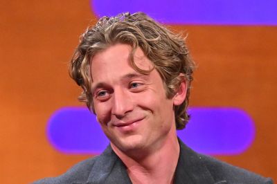 Jeremy Allen White says Bruce Springsteen gave him clothes and guitar for biopic