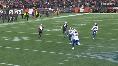 Drake Maye’s Fantastic Hustle Play Helped RB TreVeyon Henderson Break Free for a 65-Yard TD