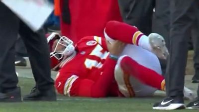 NFL World Reacts to Patrick Mahomes Suffering an Ugly Knee Injury