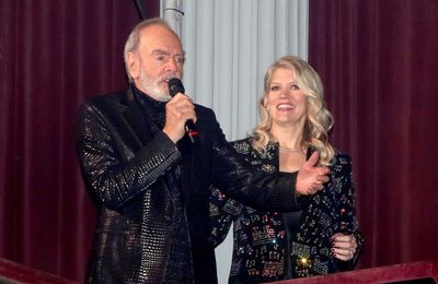 Neil Diamond and wife are best friends