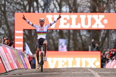 UCI World Cup Namur: Mathieu van der Poel claims victory on his return to cyclocross in close battle with Thibau Nys