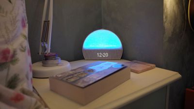 I’ve been using the Hatch Restore 3 sunrise alarm clock for 3 months — here are 3 things I like about it