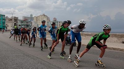 Hundreds of skaters gather for marathon along Havana's Malecon