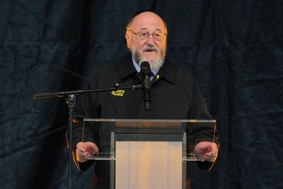 Chief rabbi says family members hid for ‘15 terrifying minutes’ during Bondi Beach shooting