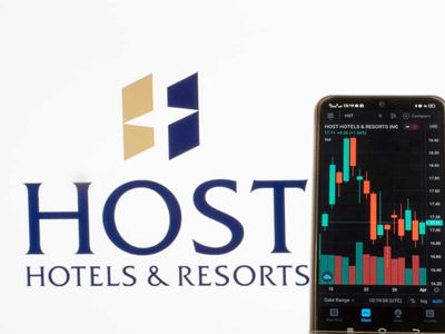 Is Host Hotels & Resorts Stock Underperforming the Nasdaq?