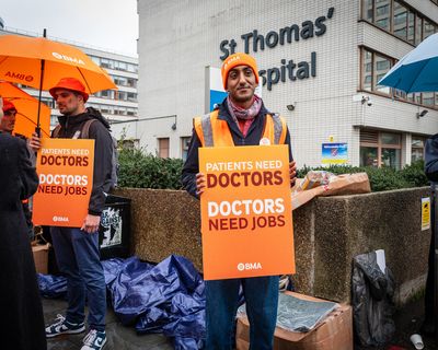 'Sack Them!' Poll Says UK Doctors Who Protest Amid Superflu Outbreak Should Be Fired for 'Putting Lives at Risk'