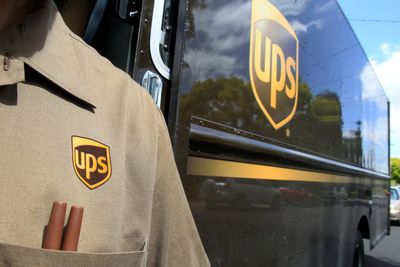 Purse pirates: UPS ripped off seasonal workers with unfair pay practices, lawsuit alleges