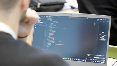 This man has the worst tech interview ever, but the company wants help stealing his code