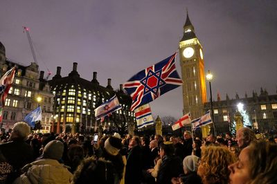 Vigil for victims of Bondi Beach massacre held in Parliament Square