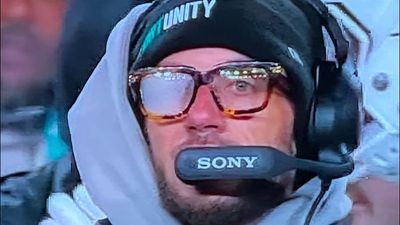 Mike McDaniel Was Struggling in the Cold Pittsburgh Weather on ‘Monday Night Football'