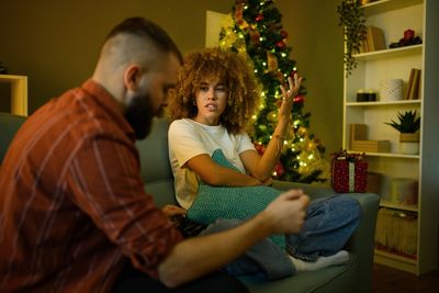 NEVER Give Your Wife These 10 Things For Christmas (No Matter How Long You’ve Been Together)