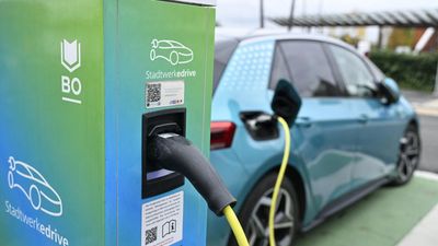 EU set to ease 2035 combustion-engine ban amid auto industry pressure