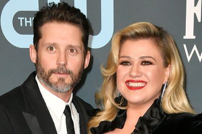 Kelly Clarkson shares honest thoughts on grief following death of her ex-husband