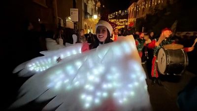 Beirut hosts colourful Christmas parade despite tension with Israel