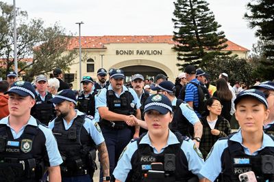 Police officer shot in Bondi attack loses sight in one eye, as questions persist over security at Hanukah celebration