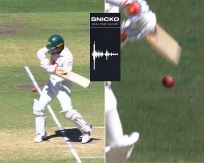 England lodge complaint with match referee after Snicko error costs Carey’s wicket
