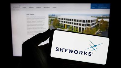 How Is Skyworks Solutions' Stock Performance Compared to Other Semiconductor Stocks?