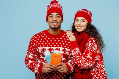 6 Relationship Habits That Help Child-Free Couples Stay Unified During Holiday Travel