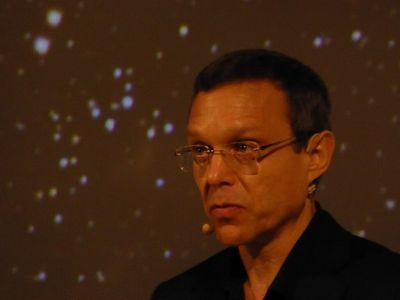 Avi Loeb Reveals 3I/ATLAS' Anti-Tail Wobble Like a Cosmic Lighthouse