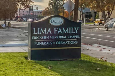 A mourning father thought he was collecting his son’s clothes from the mortuary. The bag actually contained a human brain, lawsuit says