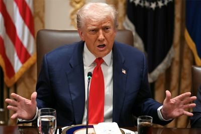 Trump's 'Eyes Closed' During Meetings 'Leaves Aides Scrambling' Over President's Health and Stability