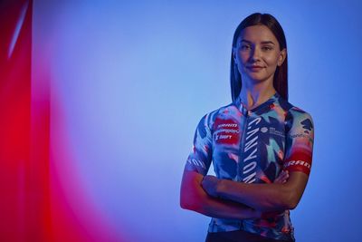 Canyon-SRAM zondacrypto stay bold and bright with new 'Luminous' jersey for 2026