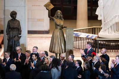 Capitol Lens | Johns in bronze - Roll Call