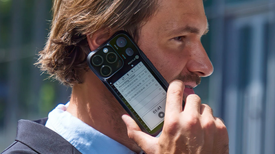 This AI-powered E Ink iPhone and Android case could become a traveller's best friend