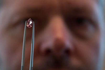 Two young Indian shopkeepers find diamond worth £50,000 in field