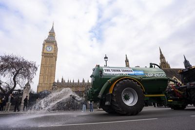 New deal needed for ‘bewildered and frightened’ farming sector, review urges