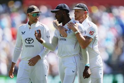 Ben Stokes and Jofra Archer involved in heated exchange as England wilt in Ashes heat