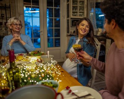 How to eat, drink and be merry – while pregnant – at Christmas