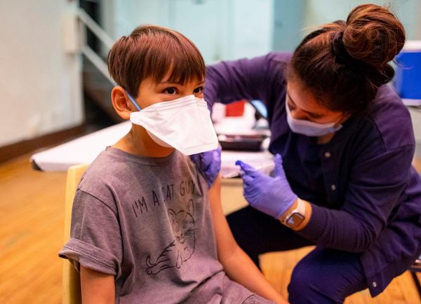 CDC officials urge US flu vaccination after record child deaths last year