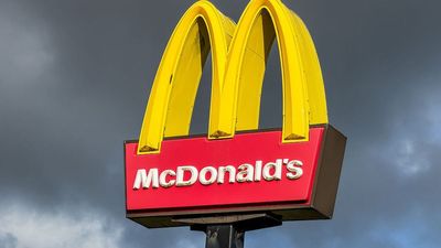 McDonald’s parking lot witnesses shocking moment narrowly missing being a tragedy, but now it’s a chilling omen for the U.S.