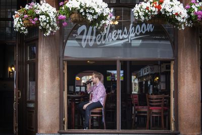 YouTuber tries eating at Wetherspoons every day for a week