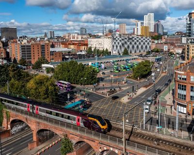 Leeds £2.5bn tram scheme delayed to late 2030s after government review