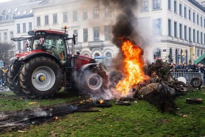 Farmers block roads in Brussels to protest South American free-trade deal