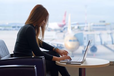 New York rent is so expensive this hybrid-working intern commuted by plane once a week—and it saved her thousands