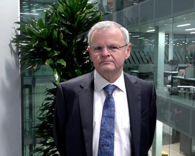 Long waits and ‘unacceptable’ lack of data at NHS gender clinics in England, review finds