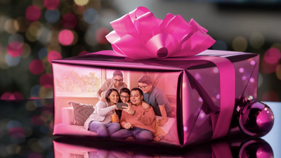 T-Mobile Holiday Deals Make Upgrading to iPhone 17 and Galaxy S25 Easier Than Ever