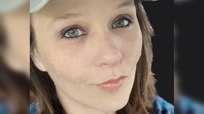 New York hammer-wielding woman threatens Trump, Fauci, and others on GETTR — calls the planned violence a “shindig!”