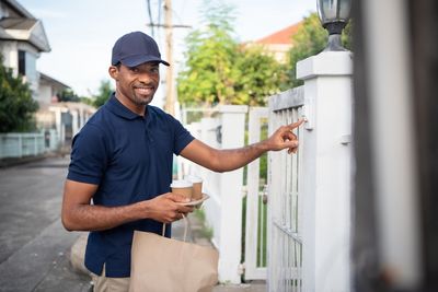 Miami‑Area Boomers Are Reporting a Spike in Food Delivery Surcharges