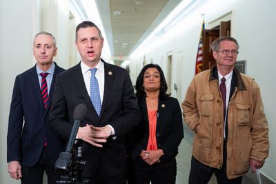 Cracks emerge as members of Congress try to curb their own stock trading - Roll Call