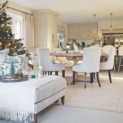 I asked floorcare experts how to keep my floors pristine while hosting this Christmas – these are the 4 things they told me to do