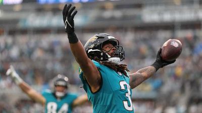 Jaguars Extend Jakobi Meyers After Acquiring Him From Raiders