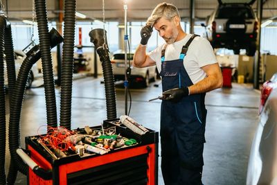 The One Reddit Debate That Exposed How Little Men Trust Mechanics