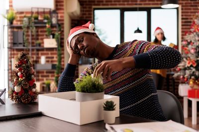 10 Winter Habits Guys Don’t Realize Are Killing Their Motivation